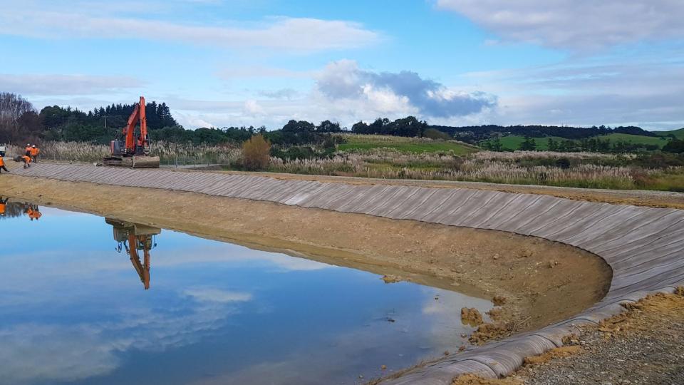 pond-bank-erosion-concrete-canvas-case-study-1690X831-img1